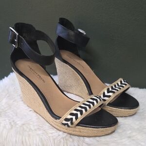 Christian Siriano Black and Tan Wedges